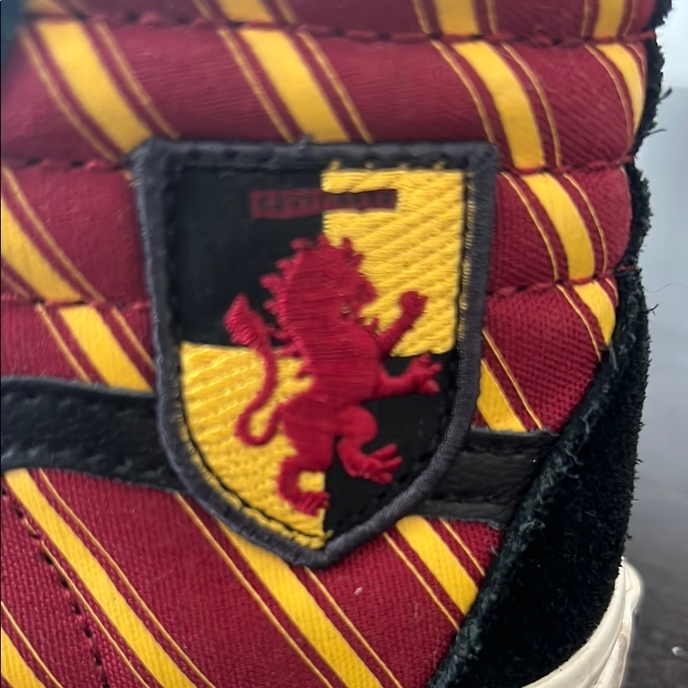 Vans x Harry Potter Gryffindor Sk8-Hi High Top Sneakers - Kids Size 2.5 - Picture 3 of 5
